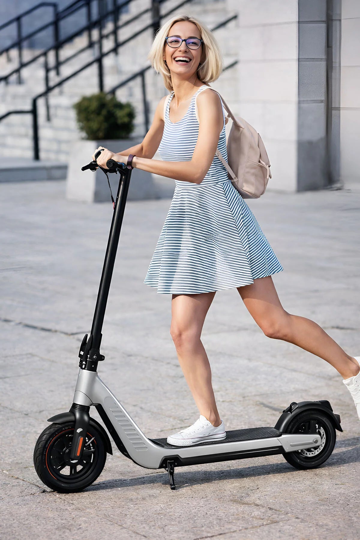 H20,Foldable Electric Scooter For Adult,500W,10 Inch tyre,62km,25KM/H Speed,120KG Load,Silver.